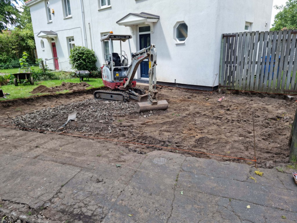 This is a photo of a dig out being carried out by Rye Driveways