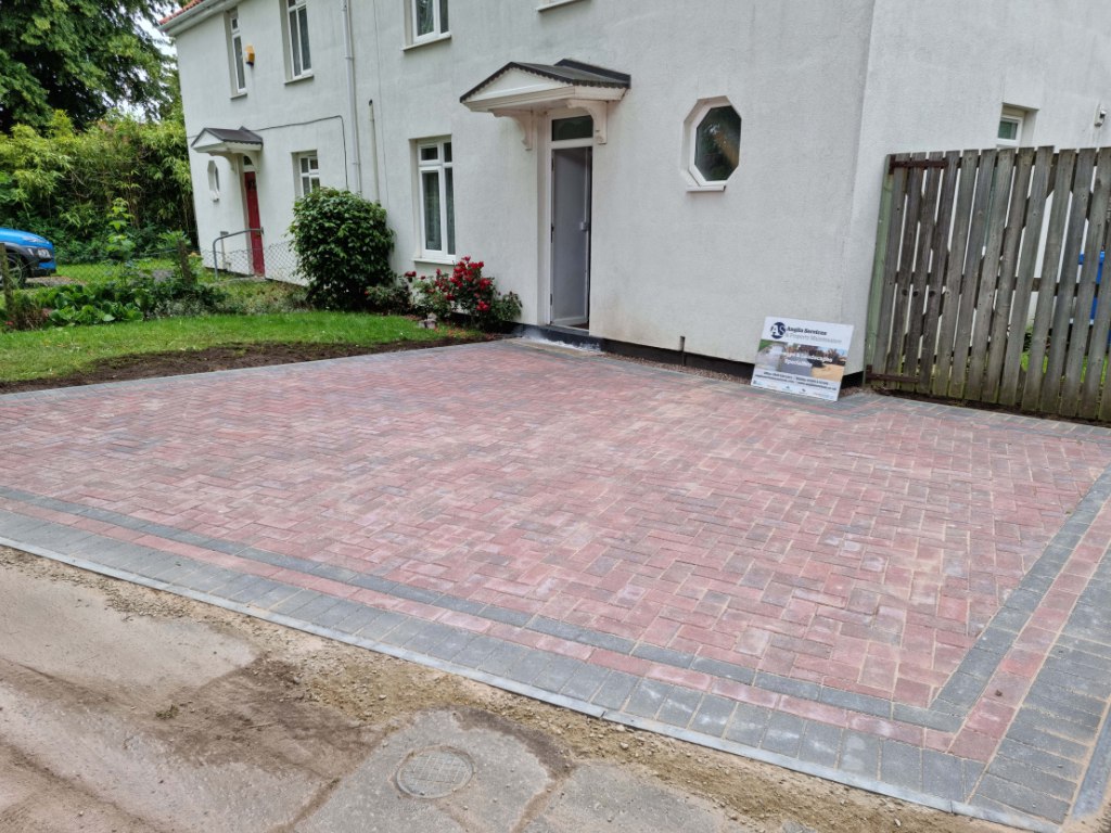 This is a newly installed block paved drive installed by Rye Driveways