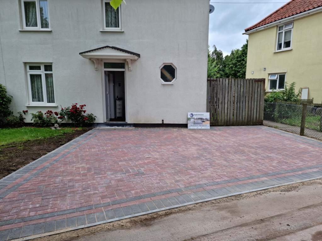 This is a newly installed block paved drive installed by Rye Driveways
